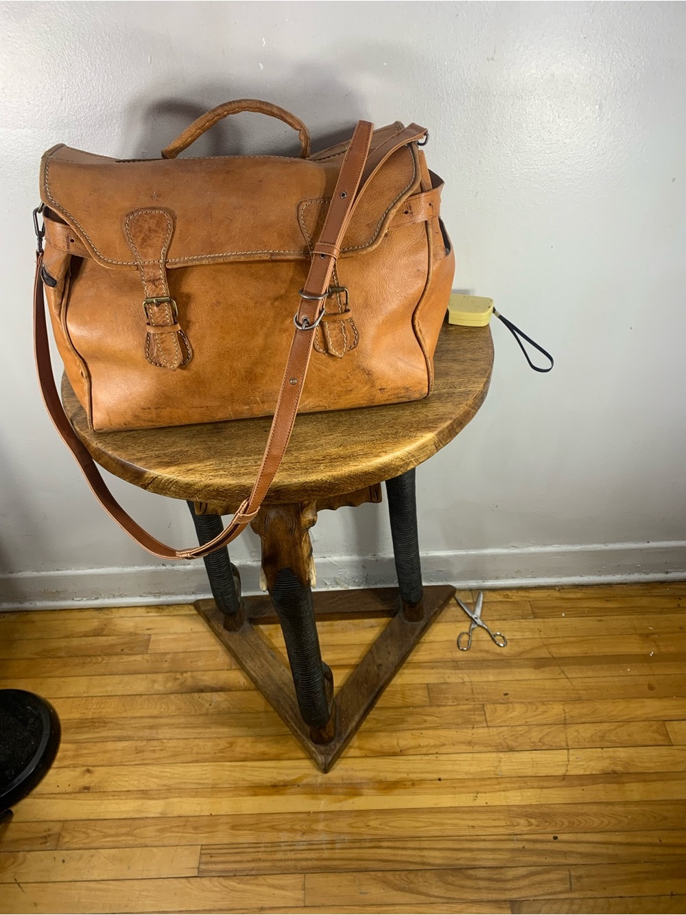Vintage large unisex sports travel weekender tan leather bag
